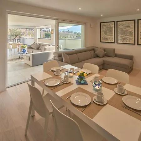 Apartment Penthouse & Garden - Luxury Postal / Burgstall