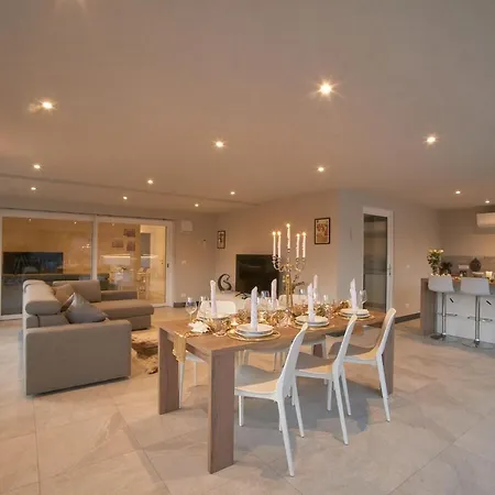 Penthouse & Garden - Luxury * Postal / Burgstall