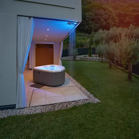 Penthouse & Garden - Luxury Apartment *