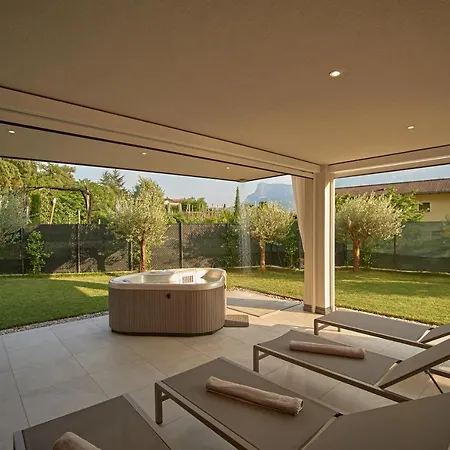 Penthouse & Garden - Luxury Apartment
